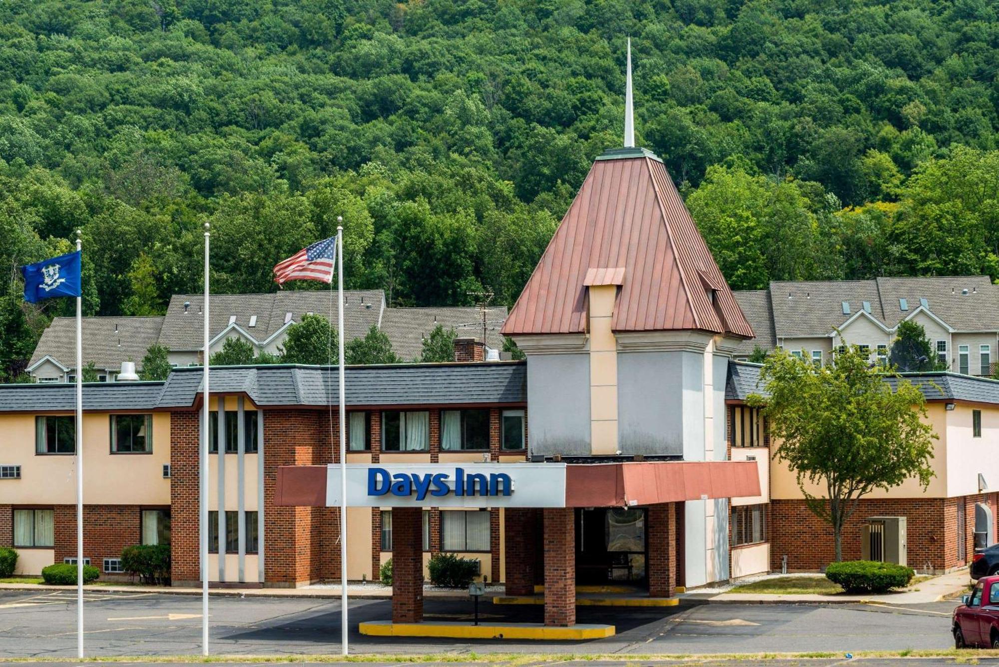 Days Inn By Wyndham Berlin Meriden Exteriér fotografie